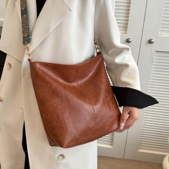 Brown Faux Leather Women's Bag w/ Patterned Bag Strap Shoulder or Crossbody NWT - Picture 4 of 5